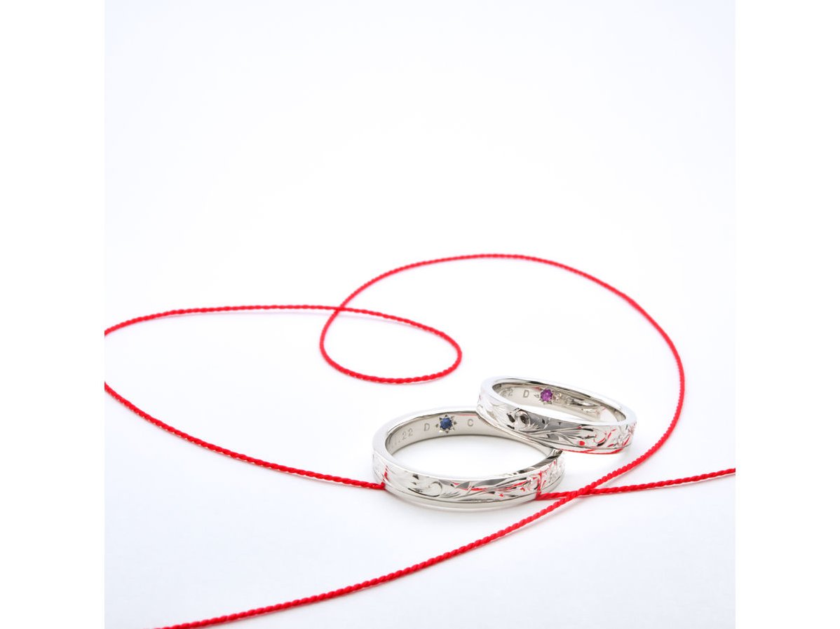 ラインの入ったシンプルなハワイアン彫りの手作り結婚指輪 Daisuke&Chiemi 2