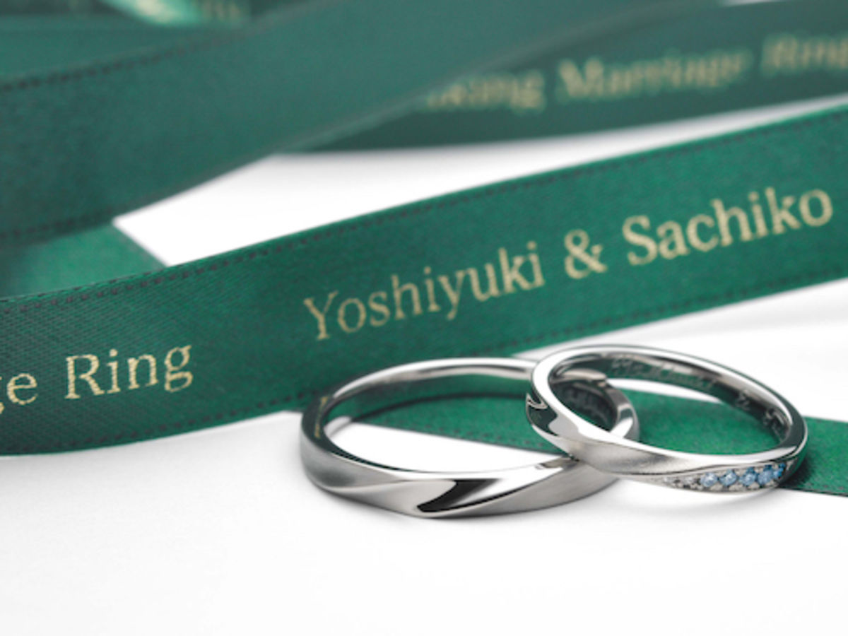 ブラックゴールドのふたひねりにブルーのダイヤモンドが美しい手作り結婚指輪2021.04.11 3