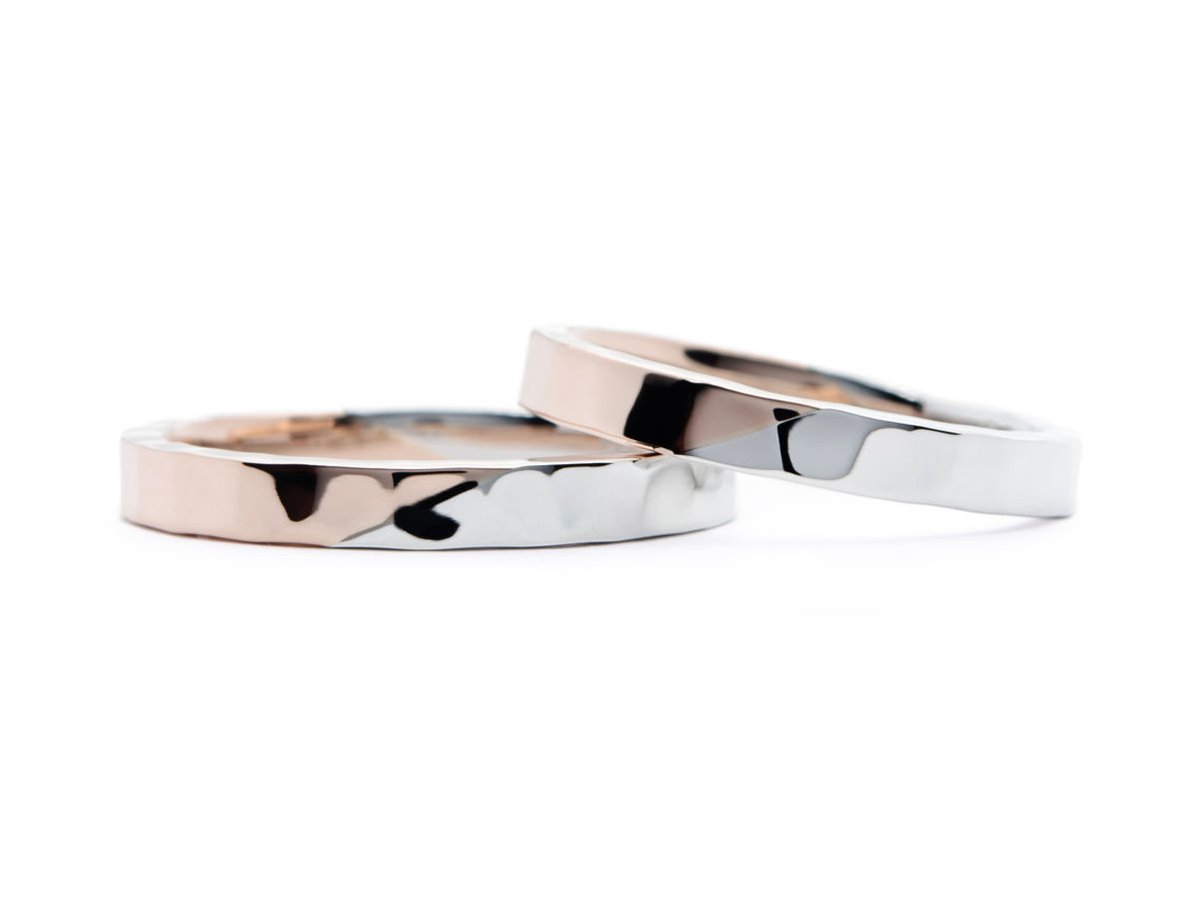 コンビネーションにつやのある槌目加工を施した手作り結婚指輪2023.06.04 2