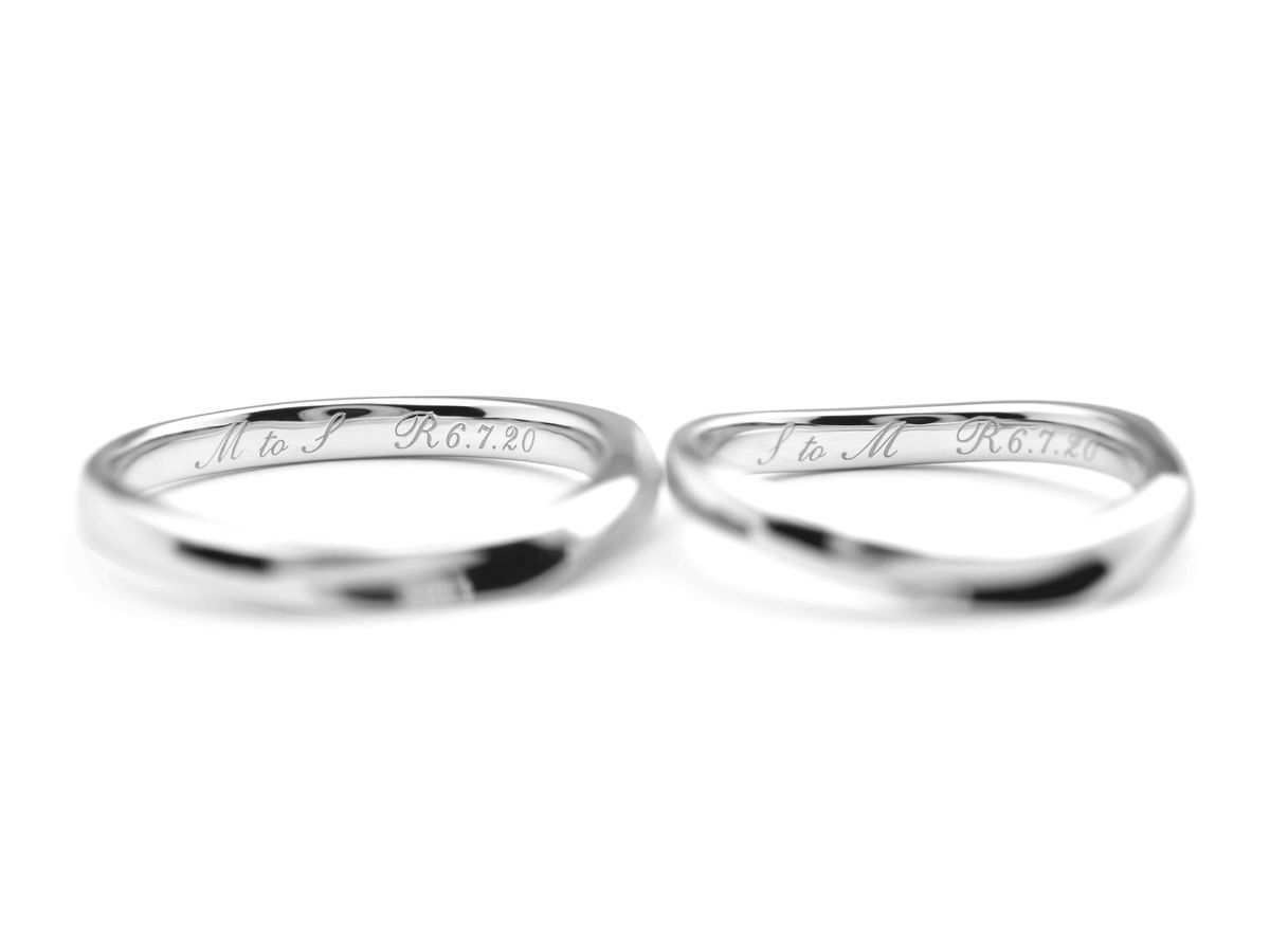 ふたひねりにスターダスト加工を施したプラチナの結婚指輪 (2024042919970514) 2