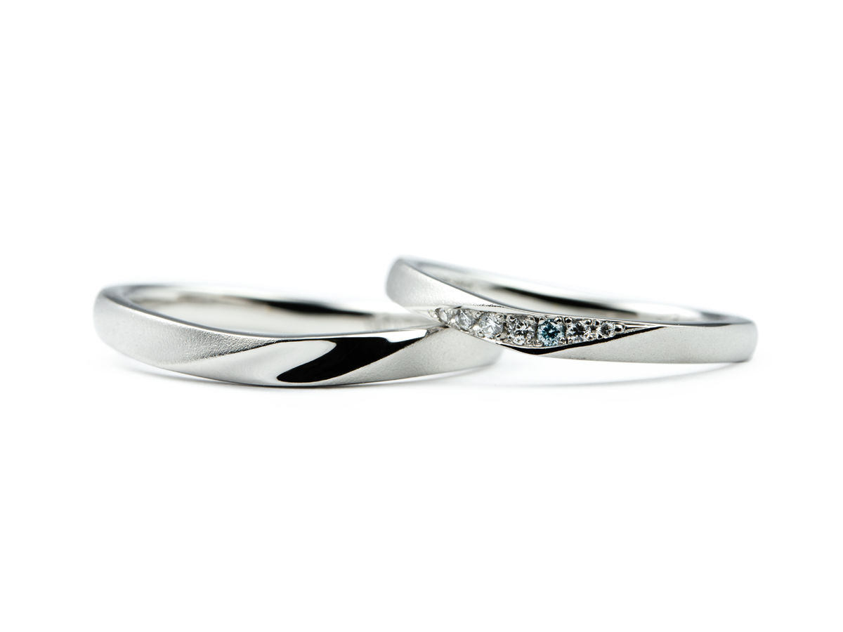 マット加工とダイヤモンドの手作り結婚指輪 2
