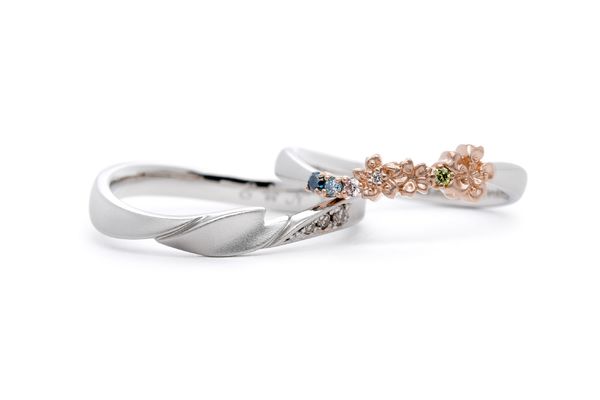 たくさんの桜とカラーダイヤモンドの手作り結婚指輪