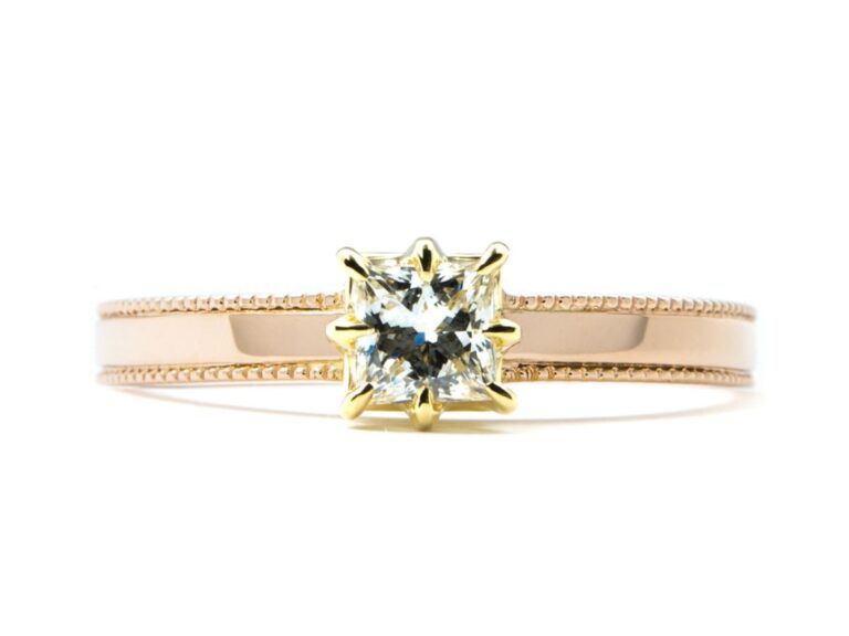 プリンセスカットの婚約指輪