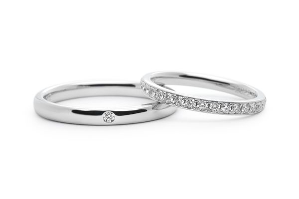 ハーフエタニティとシンプルな甲丸をペアにした手作り結婚指輪