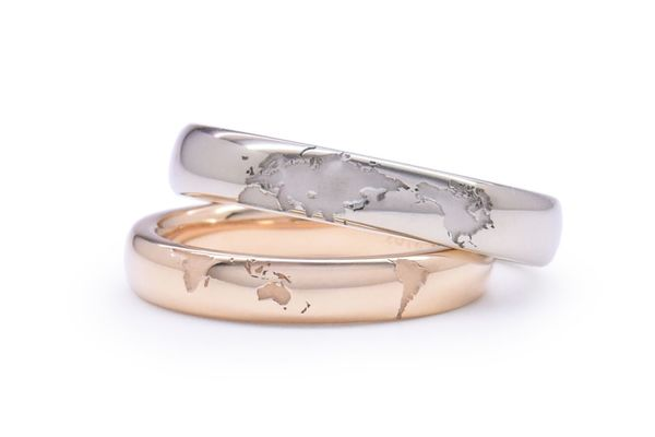 ホワイトゴールドとピンクゴールドで作る世界地図の結婚指輪