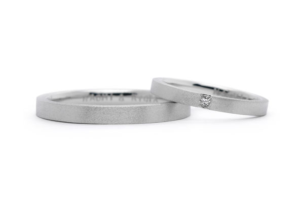 ダイヤポイントのシンプルな手作り結婚指輪