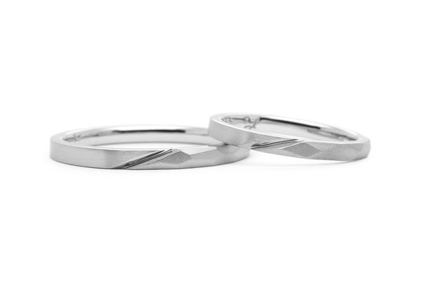 ファセットと平打ちを組み合わせたスタイリッシュな手作り結婚指輪