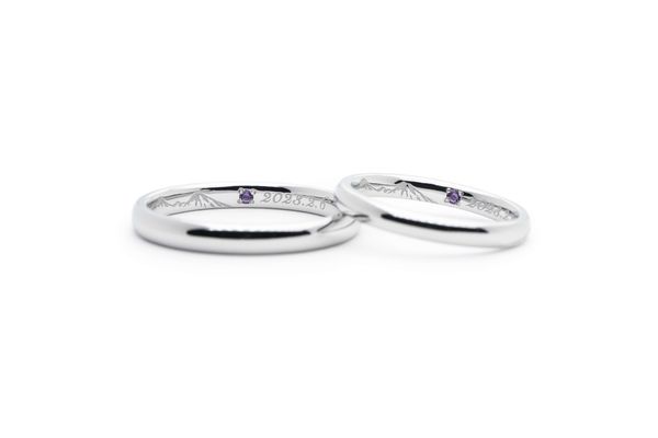 ストレートの甲丸にダイヤを斜めに彫り留めしたオーダーメイド結婚指輪