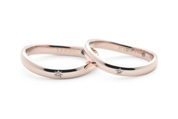 ダイヤが輝くローズゴールドの手作り結婚指輪