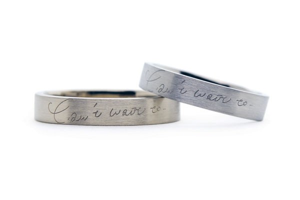 直筆メッセージが刻まれた手作り結婚指輪