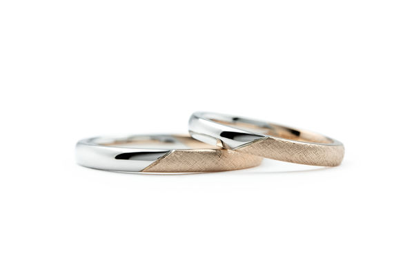 シルクのような布目模様のオーダーメイド結婚指輪