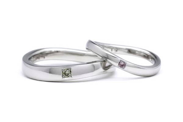 シンプルなウェーブの手作り結婚指輪