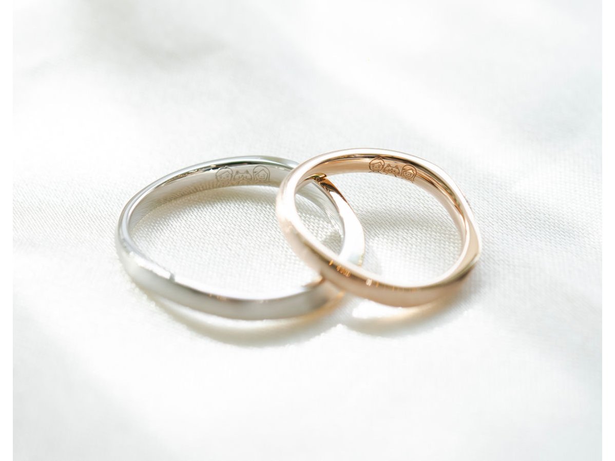 赤い糸とブラウンダイヤモンドのグラデーションが綺麗な結婚指輪 2
