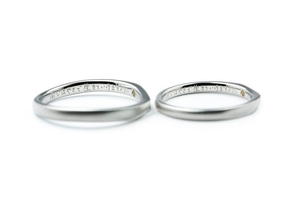マット加工とダイヤモンドの手作り結婚指輪