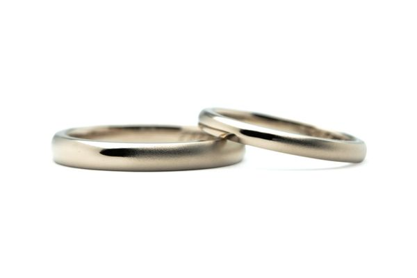 シャンパンゴールドで作る鏡面とマットの結婚指輪