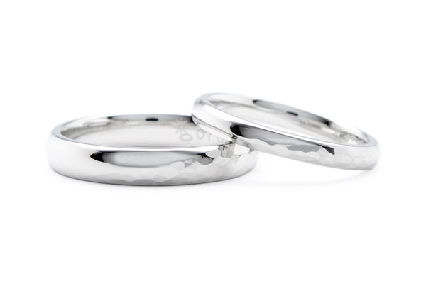 甲丸ストレートと槌目模様のオーダーメイド結婚指輪