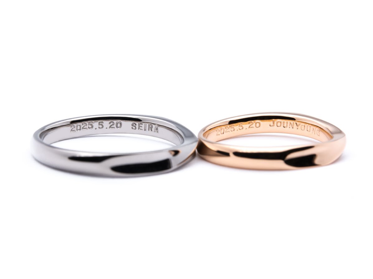 緩やかなV字のふたひねりにダイヤモンドを留めた結婚指輪 2