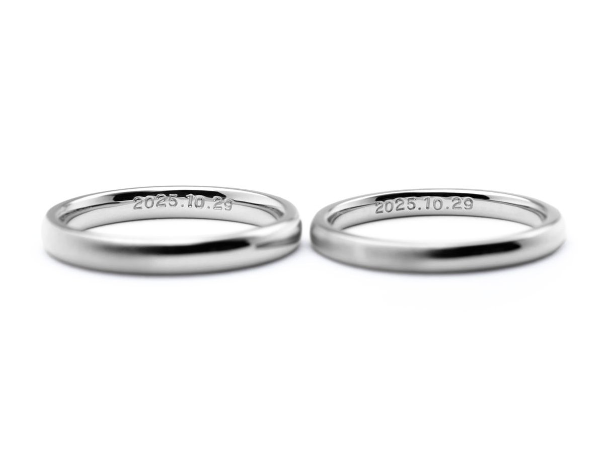 シンプルな甲丸デザインに鏡面とマットな加工を組み合わせた手作り結婚指輪 3