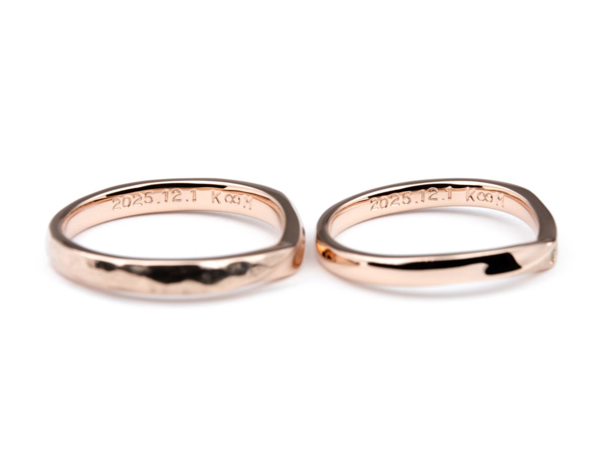 ローズゴールドにお好みの表面加工を組み合わせたV字ふたひねりの手作り結婚指輪 2