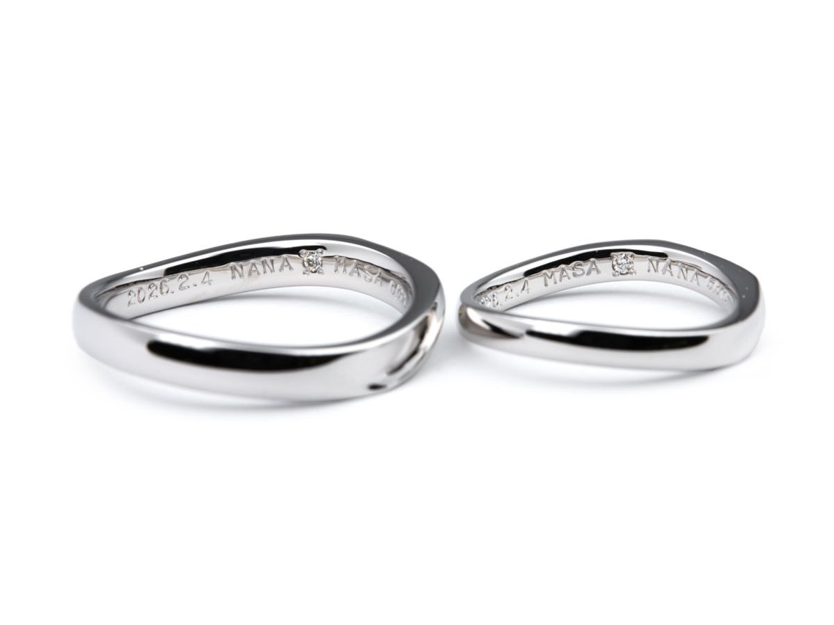レインボーのカラーダイヤモンドが魅力的な手作り結婚指輪 2