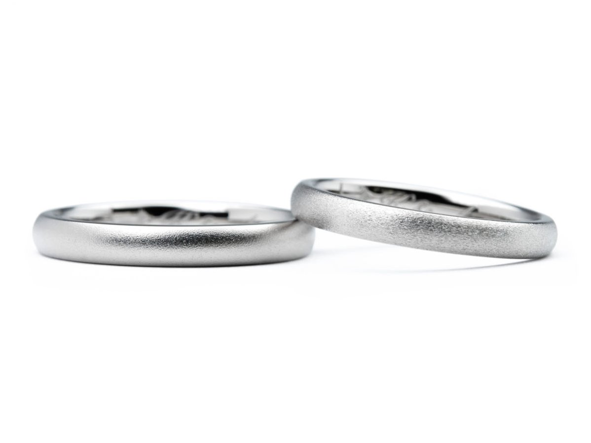 内側にペットの刻印を入れたマット加工がおしゃれな結婚指輪 2