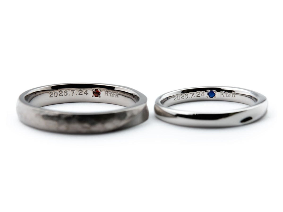 ふたひねりにお好みの加工を組み合わせたブラックゴールドとプラチナの手作り結婚指輪2026022819981221 2