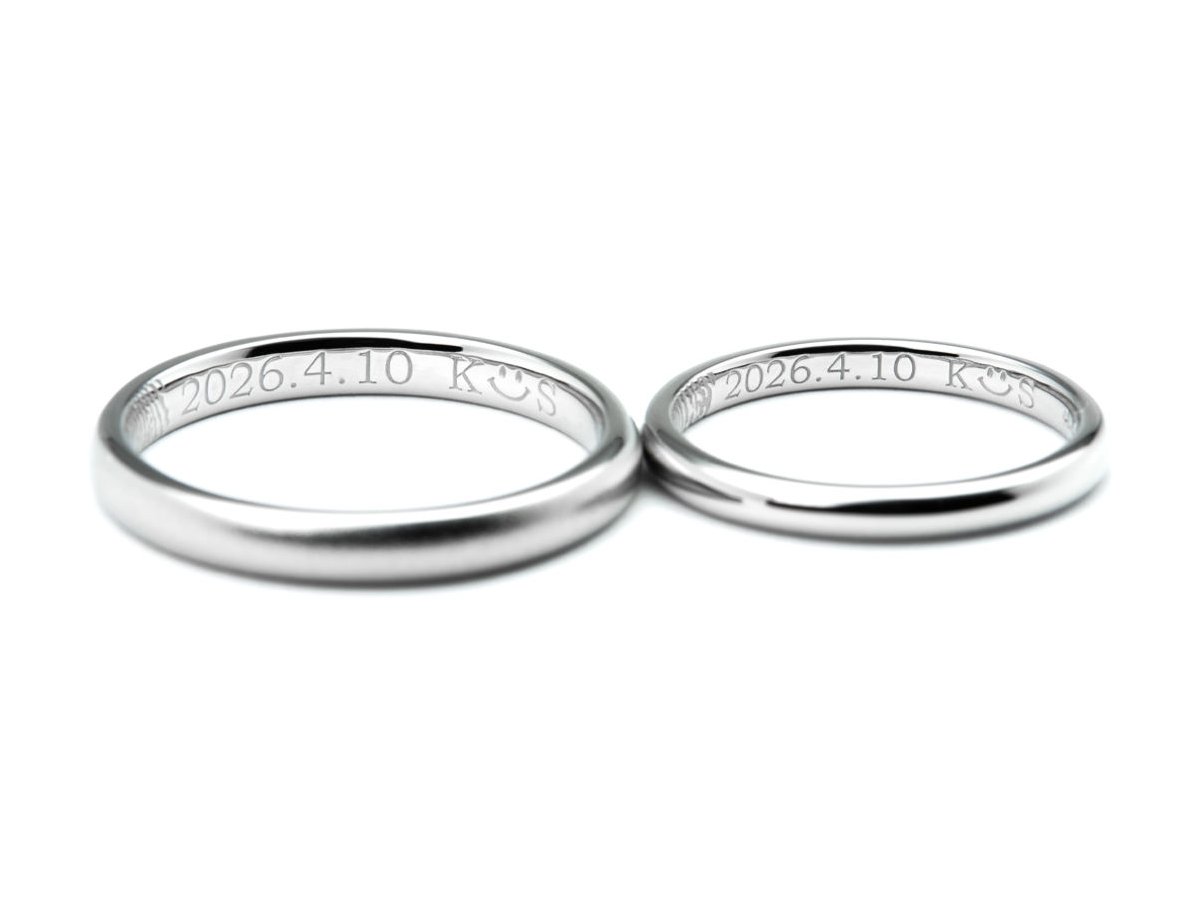内側に大きくお互いの指紋を入れたオーダーメイド結婚指輪 2