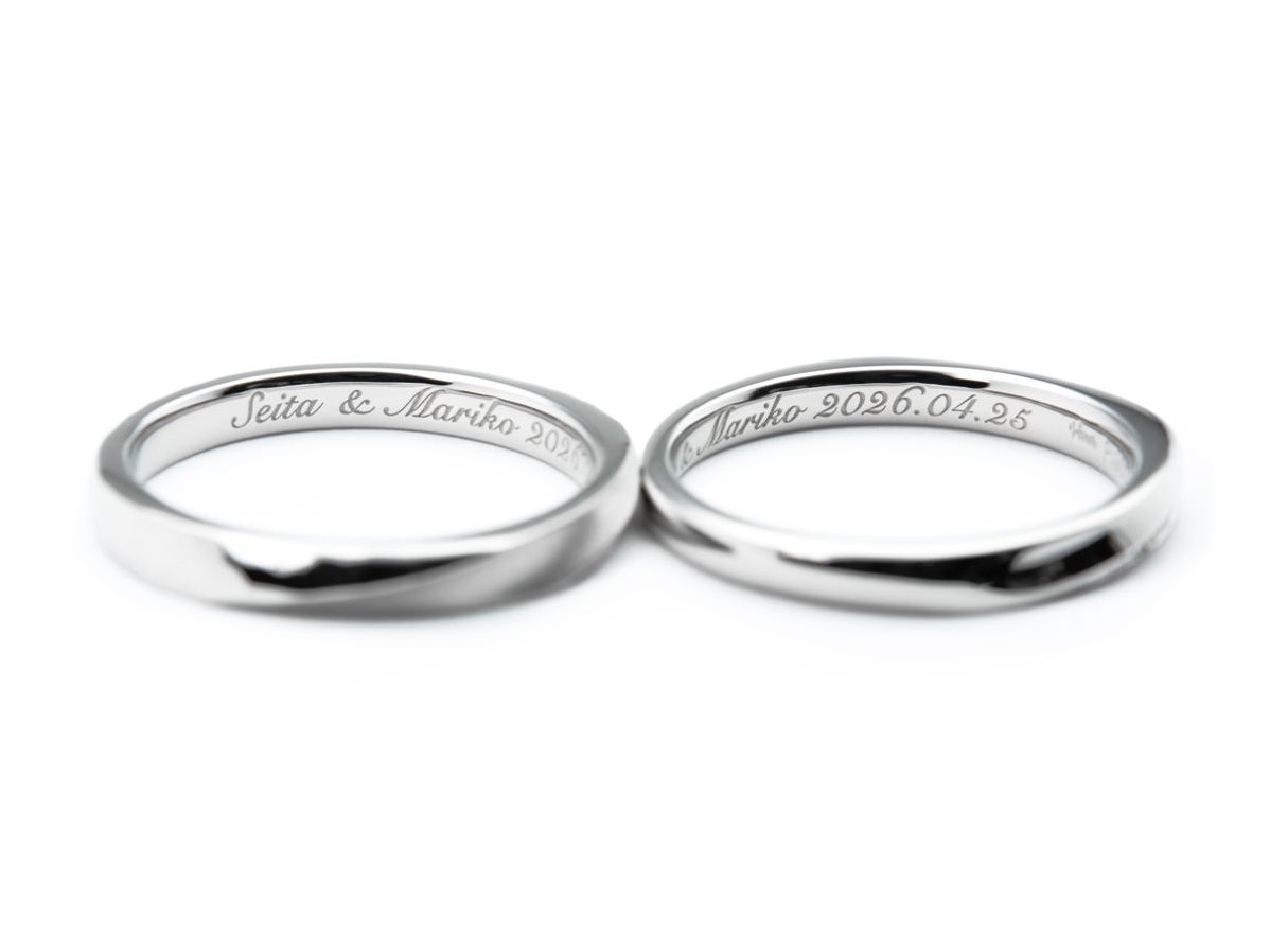 ダイヤモンドをずらっと留めた華やかなひねりの結婚指輪 2