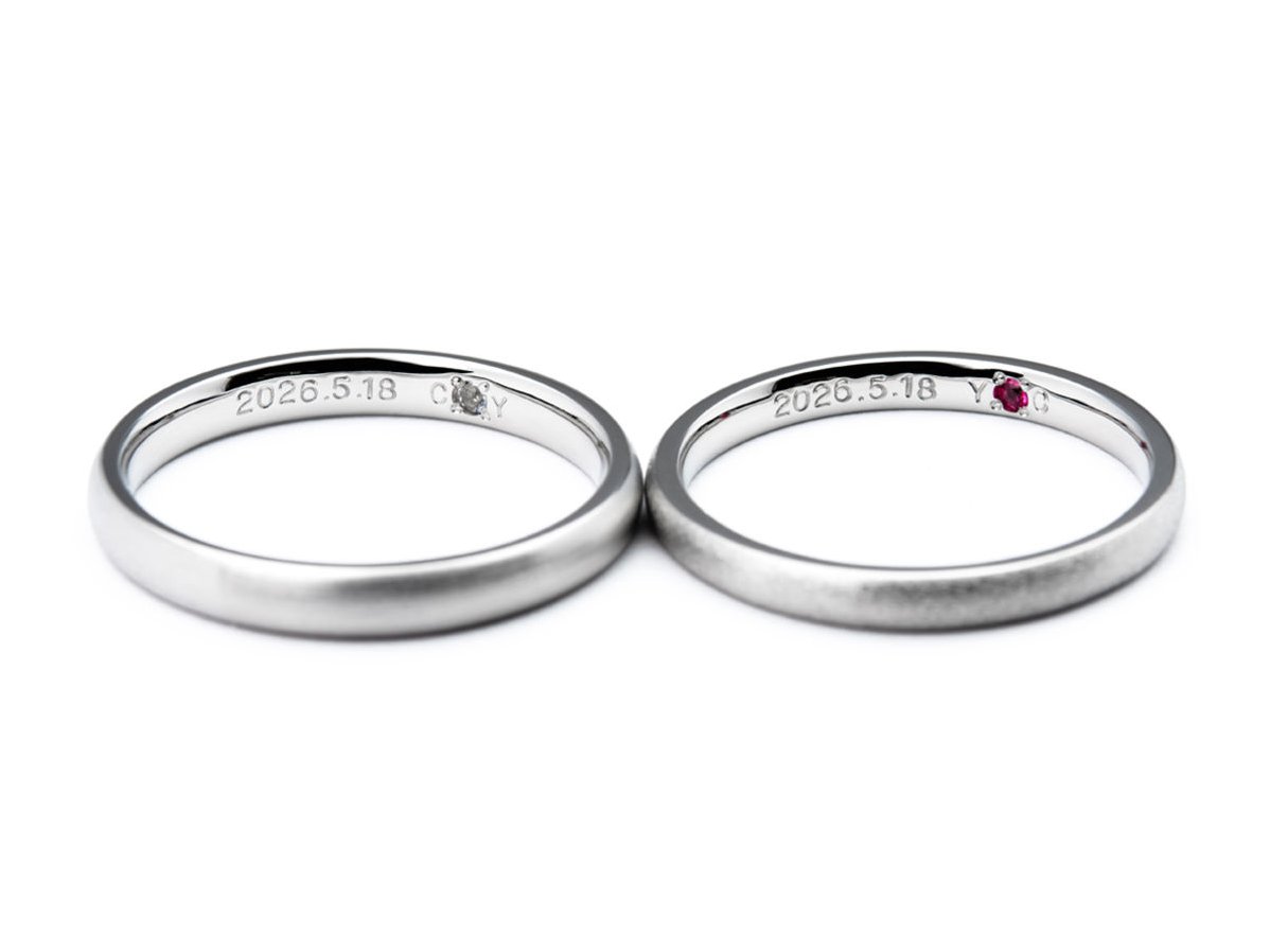 シンプルなストレートの甲丸にお好みの加工を施した手作り結婚指輪 2