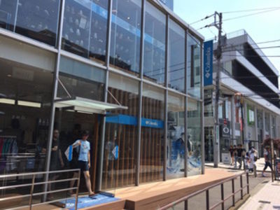 道順 Step 5：「Columbia」のビルを左へ入ります。(もうすぐです)