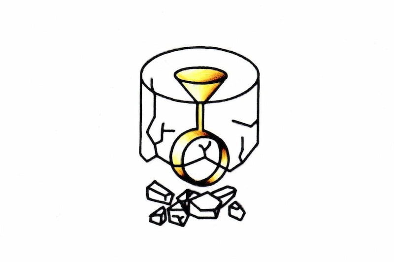 石膏の型から指輪を取り出す工程
