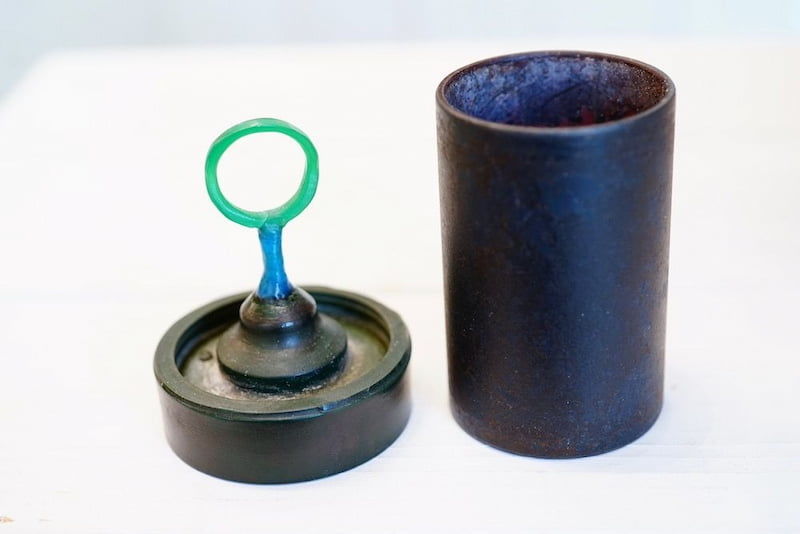 ワックス原型に湯道を取り付ける工程