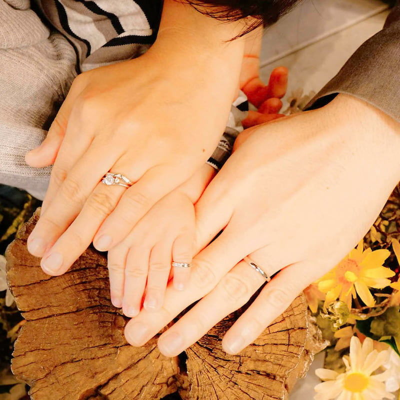 結婚指輪と婚約指輪の3本セットの重ね付け