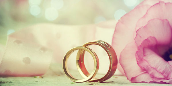 結婚指輪を左手の薬指につけるようになった理由