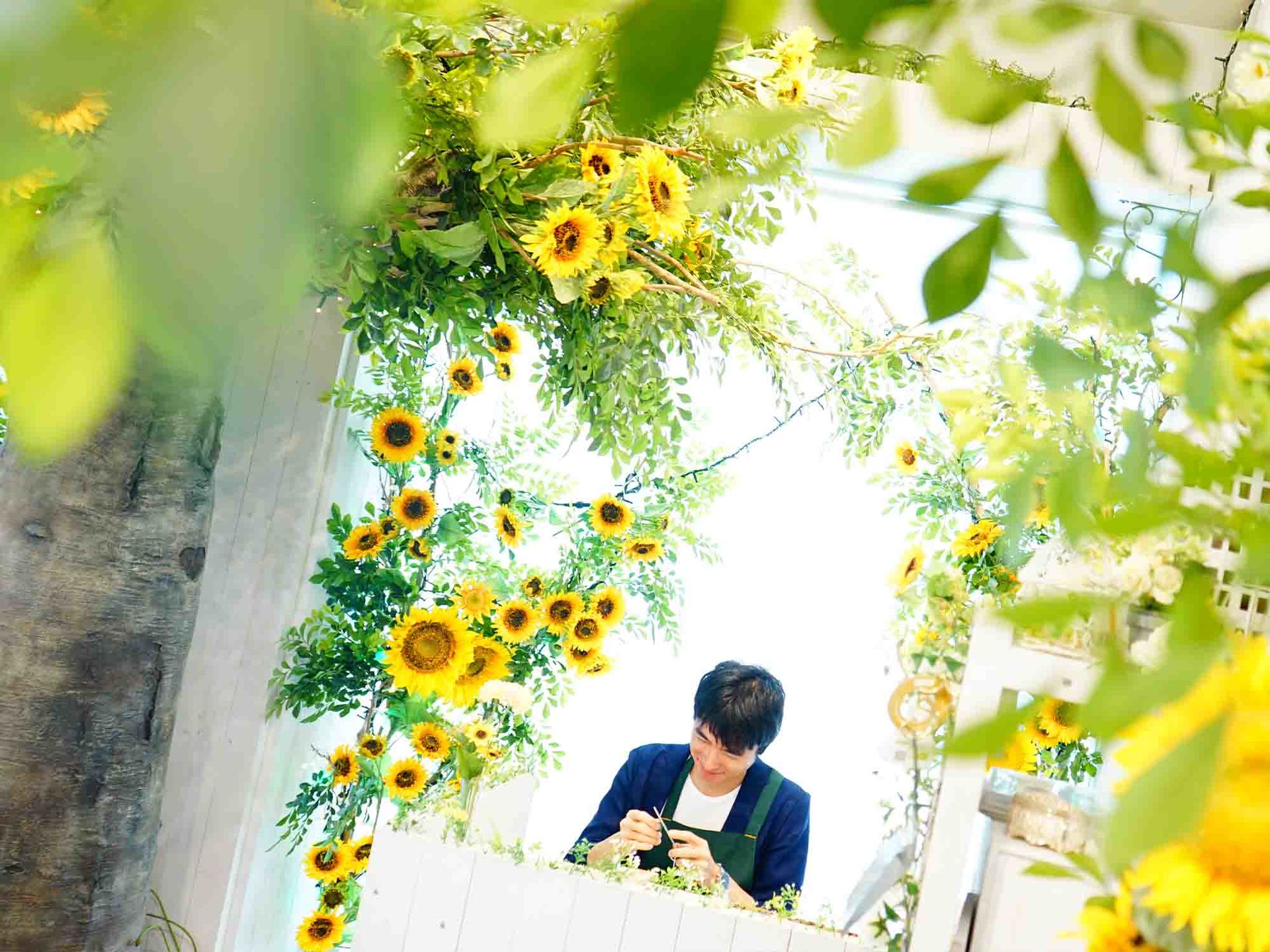 ひまわりの店内で婚約指輪の制作風景
