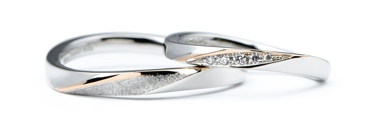 赤い糸デザインのオーダーメイド結婚指輪